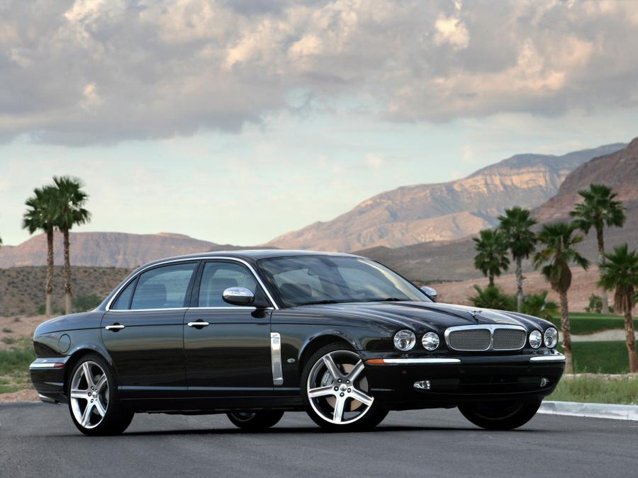  Jaguar XJ Super V8 Portfolio 2006 года  (фото 2 из 13)